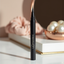 Le Stylo Ultra Slim Liquid Eyeliner - Luxe Noir
